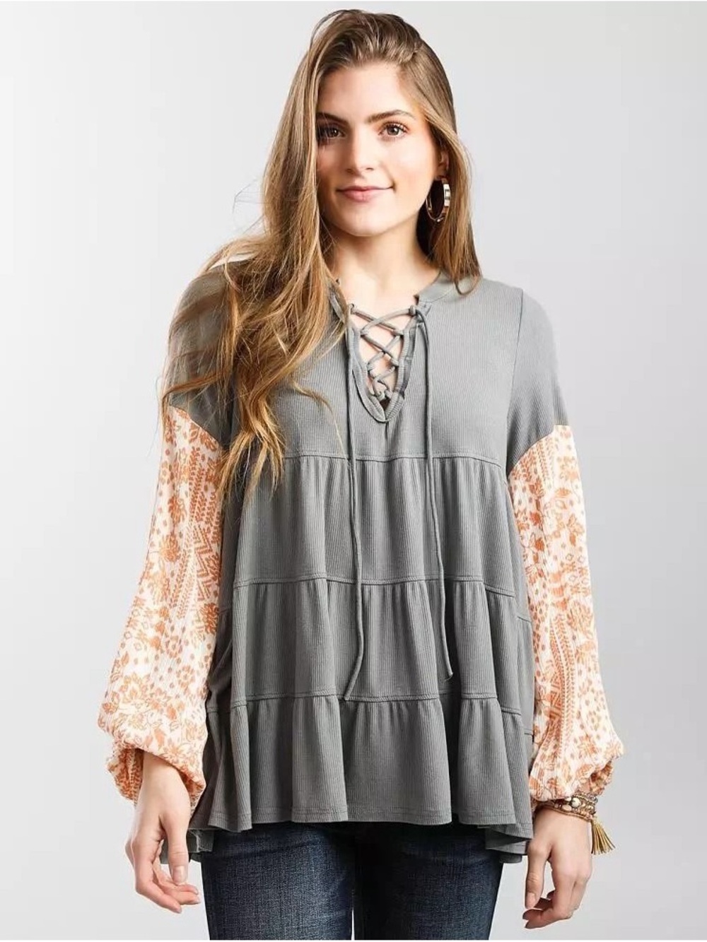 gimmicks by BKE Gray Lace-Up Peasant Top with Peach Printed Sleeves